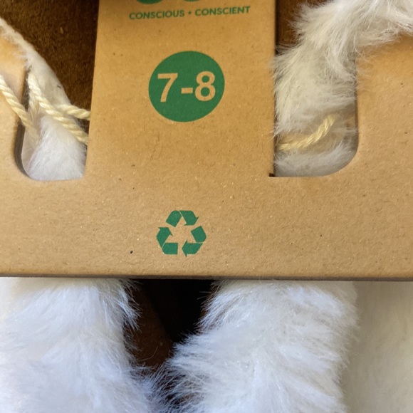 Ardene Pom Pom indoor slip ons in size 7-8 - Picture 5 of 6